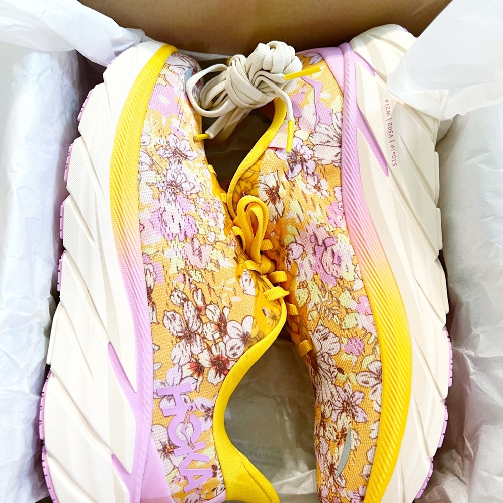 Hoka - Picture 2 of 6